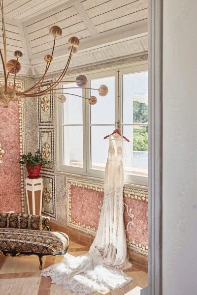 Dress in Pink Room